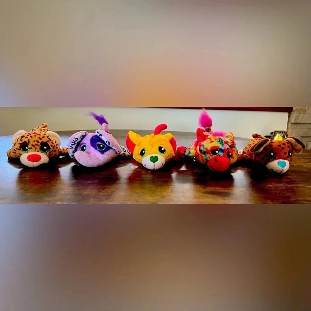 Lot of: Basic Fun | Cutetitos Taste Budditos, 5 plush animals.